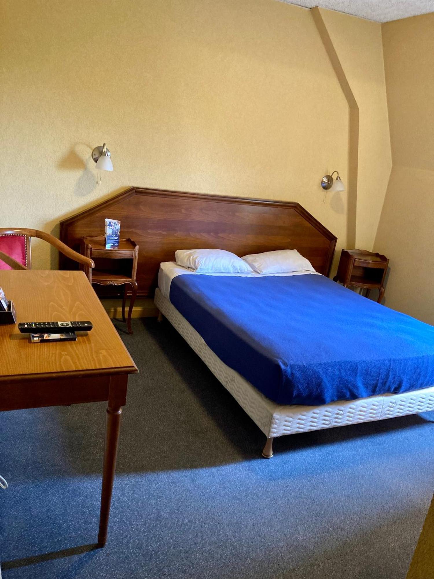 Hotel De Champagne 2*